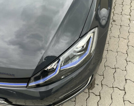 Серый Фольксваген e-Golf, объемом двигателя 0 л и пробегом 45 тыс. км за 14800 $, фото 25 на Automoto.ua