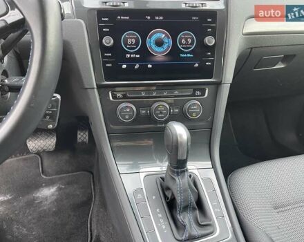 Серый Фольксваген e-Golf, объемом двигателя 0 л и пробегом 103 тыс. км за 13300 $, фото 25 на Automoto.ua