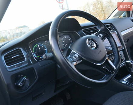 Серый Фольксваген e-Golf, объемом двигателя 0 л и пробегом 91 тыс. км за 13250 $, фото 35 на Automoto.ua