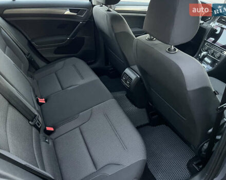 Серый Фольксваген e-Golf, объемом двигателя 0 л и пробегом 69 тыс. км за 12950 $, фото 35 на Automoto.ua