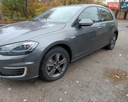 Серый Фольксваген e-Golf, объемом двигателя 0 л и пробегом 40 тыс. км за 15800 $, фото 14 на Automoto.ua