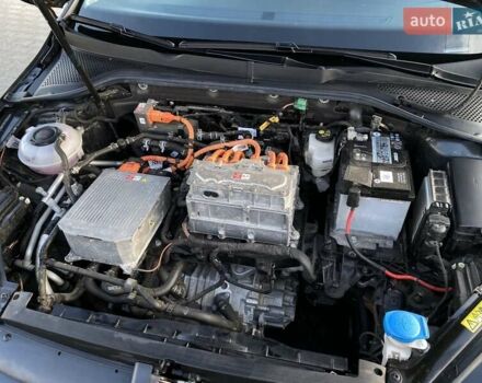 Серый Фольксваген e-Golf, объемом двигателя 0 л и пробегом 48 тыс. км за 14617 $, фото 28 на Automoto.ua