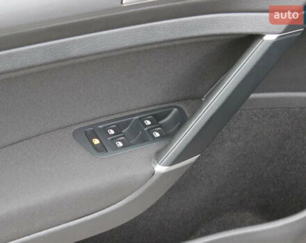 Серый Фольксваген e-Golf, объемом двигателя 0 л и пробегом 65 тыс. км за 13999 $, фото 19 на Automoto.ua