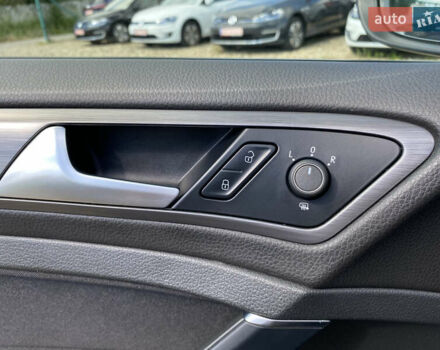 Серый Фольксваген e-Golf, объемом двигателя 0 л и пробегом 27 тыс. км за 14400 $, фото 20 на Automoto.ua