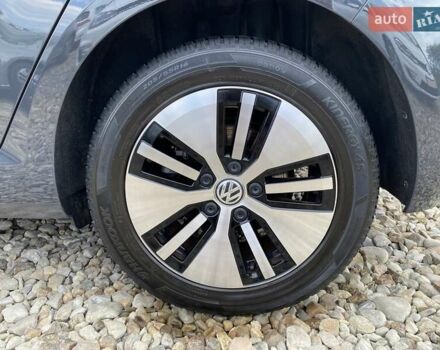 Серый Фольксваген e-Golf, объемом двигателя 0 л и пробегом 30 тыс. км за 14400 $, фото 13 на Automoto.ua