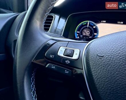 Серый Фольксваген e-Golf, объемом двигателя 0 л и пробегом 54 тыс. км за 16500 $, фото 16 на Automoto.ua