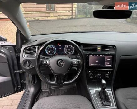 Серый Фольксваген e-Golf, объемом двигателя 0 л и пробегом 40 тыс. км за 15300 $, фото 22 на Automoto.ua