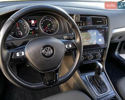 Серый Фольксваген e-Golf, объемом двигателя 0 л и пробегом 48 тыс. км за 14617 $, фото 19 на Automoto.ua