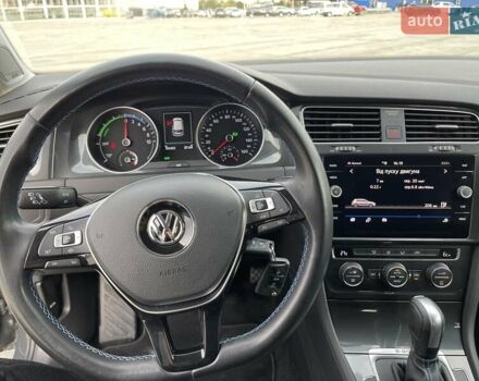 Серый Фольксваген e-Golf, объемом двигателя 0 л и пробегом 103 тыс. км за 13300 $, фото 41 на Automoto.ua