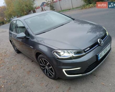 Серый Фольксваген e-Golf, объемом двигателя 0 л и пробегом 40 тыс. км за 15800 $, фото 6 на Automoto.ua