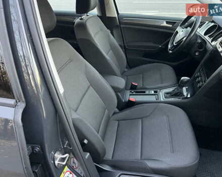 Серый Фольксваген e-Golf, объемом двигателя 0 л и пробегом 69 тыс. км за 12950 $, фото 37 на Automoto.ua