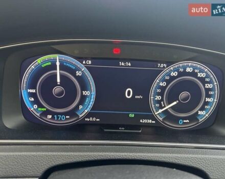 Серый Фольксваген e-Golf, объемом двигателя 0 л и пробегом 40 тыс. км за 15300 $, фото 6 на Automoto.ua