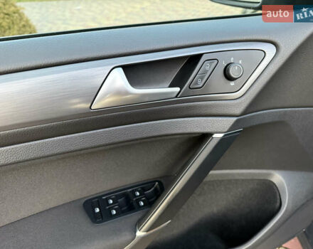 Серый Фольксваген e-Golf, объемом двигателя 0 л и пробегом 74 тыс. км за 13999 $, фото 13 на Automoto.ua