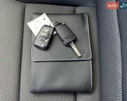 Серый Фольксваген e-Golf, объемом двигателя 0 л и пробегом 27 тыс. км за 14400 $, фото 65 на Automoto.ua