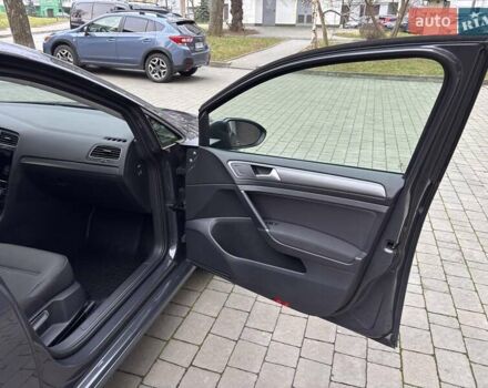 Серый Фольксваген e-Golf, объемом двигателя 0 л и пробегом 60 тыс. км за 16900 $, фото 49 на Automoto.ua