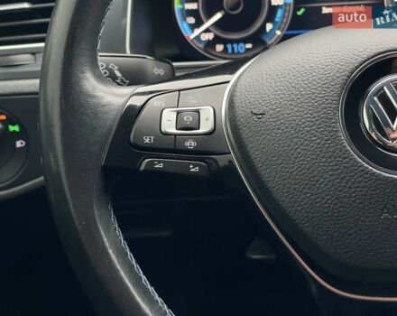 Серый Фольксваген e-Golf, объемом двигателя 0 л и пробегом 108 тыс. км за 13499 $, фото 40 на Automoto.ua