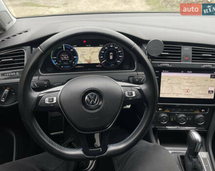 Сірий Фольксваген e-Golf, об'ємом двигуна 0 л та пробігом 40 тис. км за 16500 $, фото 49 на Automoto.ua