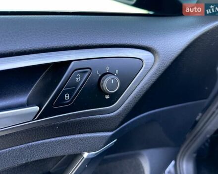 Серый Фольксваген e-Golf, объемом двигателя 0 л и пробегом 54 тыс. км за 16500 $, фото 21 на Automoto.ua