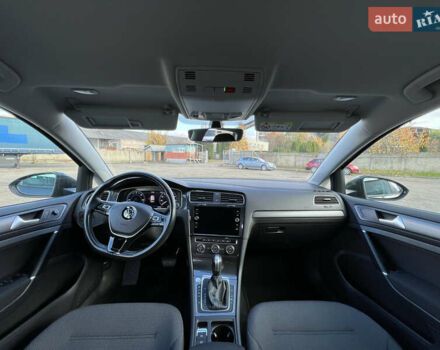 Серый Фольксваген e-Golf, объемом двигателя 0 л и пробегом 52 тыс. км за 16300 $, фото 19 на Automoto.ua
