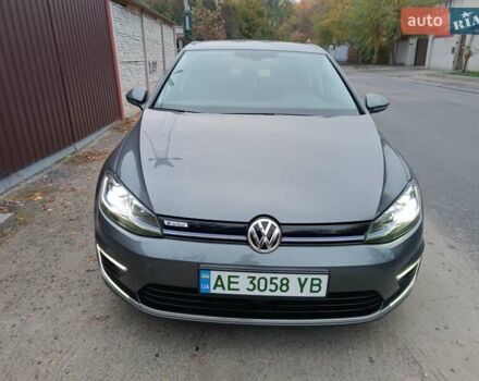 Серый Фольксваген e-Golf, объемом двигателя 0 л и пробегом 40 тыс. км за 15800 $, фото 5 на Automoto.ua