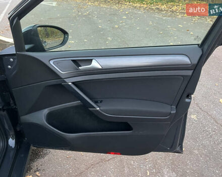 Серый Фольксваген e-Golf, объемом двигателя 0 л и пробегом 69 тыс. км за 12950 $, фото 38 на Automoto.ua