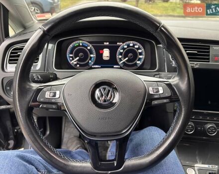 Серый Фольксваген e-Golf, объемом двигателя 0 л и пробегом 60 тыс. км за 16900 $, фото 16 на Automoto.ua