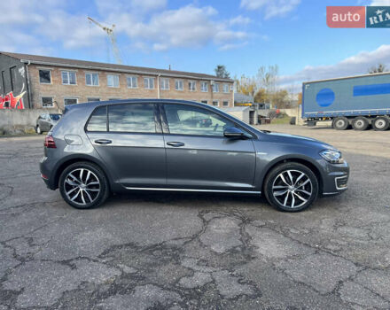 Серый Фольксваген e-Golf, объемом двигателя 0 л и пробегом 52 тыс. км за 16300 $, фото 8 на Automoto.ua