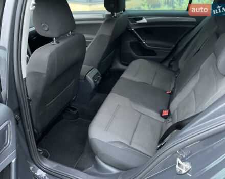 Серый Фольксваген e-Golf, объемом двигателя 0 л и пробегом 91 тыс. км за 13500 $, фото 18 на Automoto.ua