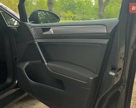 Серый Фольксваген e-Golf, объемом двигателя 0 л и пробегом 59 тыс. км за 15400 $, фото 16 на Automoto.ua