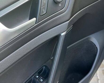 Серый Фольксваген e-Golf, объемом двигателя 0 л и пробегом 42 тыс. км за 14199 $, фото 11 на Automoto.ua