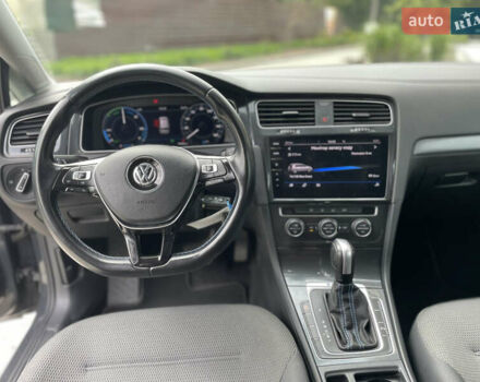 Серый Фольксваген e-Golf, объемом двигателя 0 л и пробегом 91 тыс. км за 12900 $, фото 18 на Automoto.ua