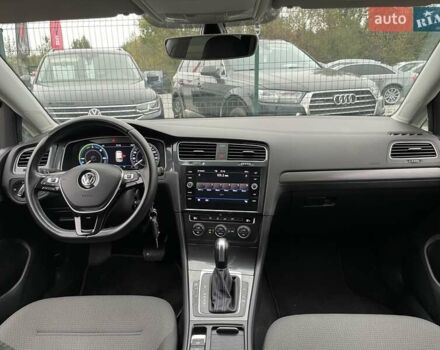 Серый Фольксваген e-Golf, объемом двигателя 0 л и пробегом 108 тыс. км за 13499 $, фото 36 на Automoto.ua