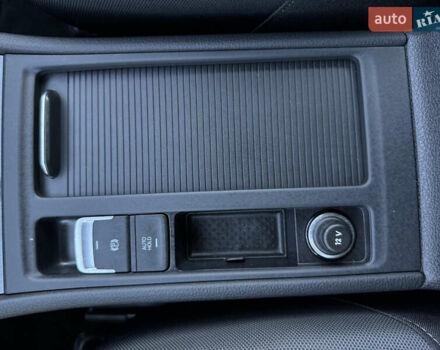 Сірий Фольксваген e-Golf, об'ємом двигуна 0 л та пробігом 51 тис. км за 13499 $, фото 64 на Automoto.ua