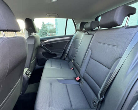 Серый Фольксваген e-Golf, объемом двигателя 0 л и пробегом 52 тыс. км за 16300 $, фото 17 на Automoto.ua