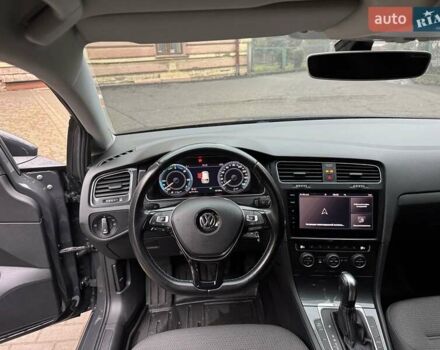 Серый Фольксваген e-Golf, объемом двигателя 0 л и пробегом 40 тыс. км за 15300 $, фото 23 на Automoto.ua