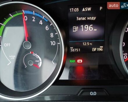 Серый Фольксваген e-Golf, объемом двигателя 0 л и пробегом 40 тыс. км за 15800 $, фото 3 на Automoto.ua