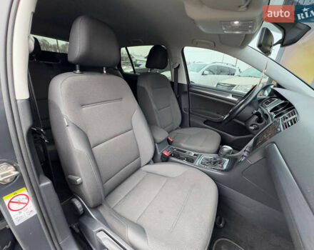 Серый Фольксваген e-Golf, объемом двигателя 0 л и пробегом 53 тыс. км за 12999 $, фото 44 на Automoto.ua