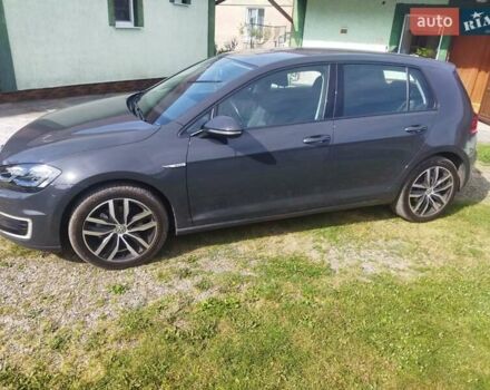 Серый Фольксваген e-Golf, объемом двигателя 0 л и пробегом 64 тыс. км за 14600 $, фото 3 на Automoto.ua
