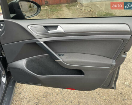 Сірий Фольксваген e-Golf, об'ємом двигуна 0 л та пробігом 40 тис. км за 16500 $, фото 23 на Automoto.ua