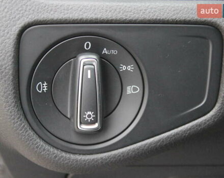 Серый Фольксваген e-Golf, объемом двигателя 0 л и пробегом 65 тыс. км за 13999 $, фото 30 на Automoto.ua