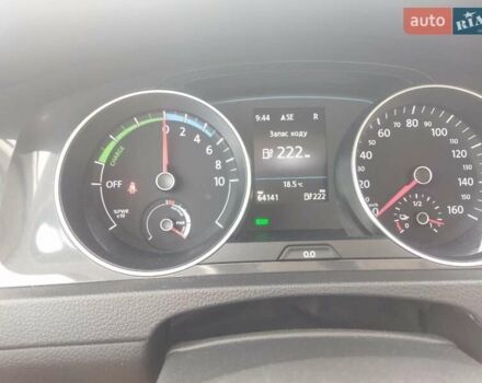 Серый Фольксваген e-Golf, объемом двигателя 0 л и пробегом 64 тыс. км за 14600 $, фото 7 на Automoto.ua