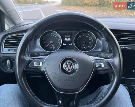 Серый Фольксваген e-Golf, объемом двигателя 0 л и пробегом 69 тыс. км за 12950 $, фото 20 на Automoto.ua