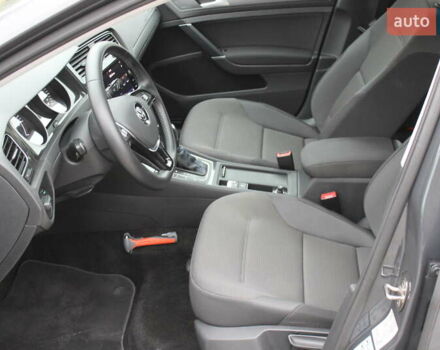 Серый Фольксваген e-Golf, объемом двигателя 0 л и пробегом 65 тыс. км за 13999 $, фото 24 на Automoto.ua