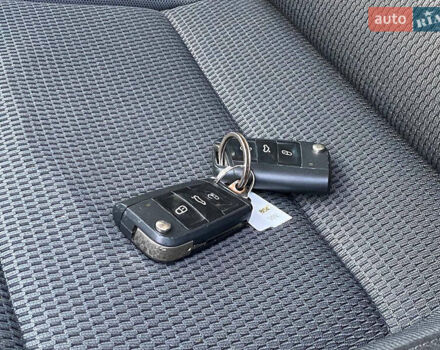 Серый Фольксваген e-Golf, объемом двигателя 0 л и пробегом 157 тыс. км за 12499 $, фото 60 на Automoto.ua