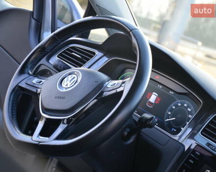 Серый Фольксваген e-Golf, объемом двигателя 0 л и пробегом 91 тыс. км за 13250 $, фото 57 на Automoto.ua