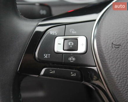 Серый Фольксваген e-Golf, объемом двигателя 0 л и пробегом 65 тыс. км за 13999 $, фото 31 на Automoto.ua