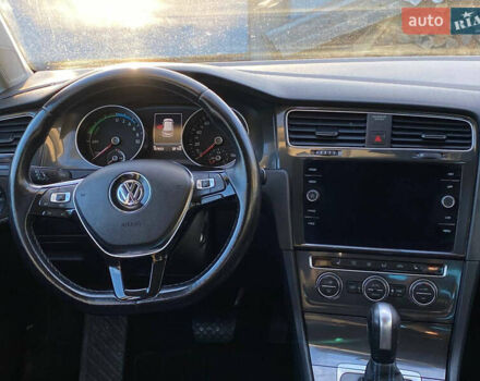 Серый Фольксваген e-Golf, объемом двигателя 0 л и пробегом 157 тыс. км за 12499 $, фото 43 на Automoto.ua