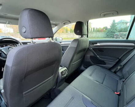 Серый Фольксваген e-Golf, объемом двигателя 0 л и пробегом 52 тыс. км за 16300 $, фото 18 на Automoto.ua