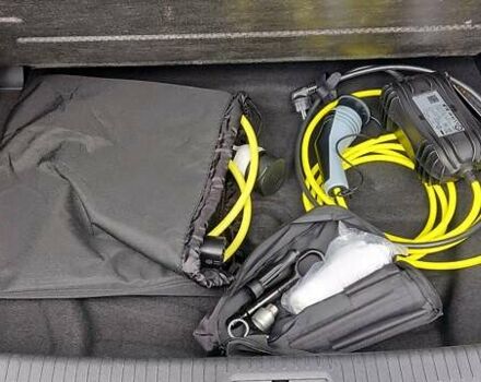 Серый Фольксваген e-Golf, объемом двигателя 0 л и пробегом 95 тыс. км за 14500 $, фото 19 на Automoto.ua