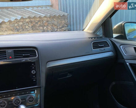 Серый Фольксваген e-Golf, объемом двигателя 0 л и пробегом 157 тыс. км за 12499 $, фото 46 на Automoto.ua